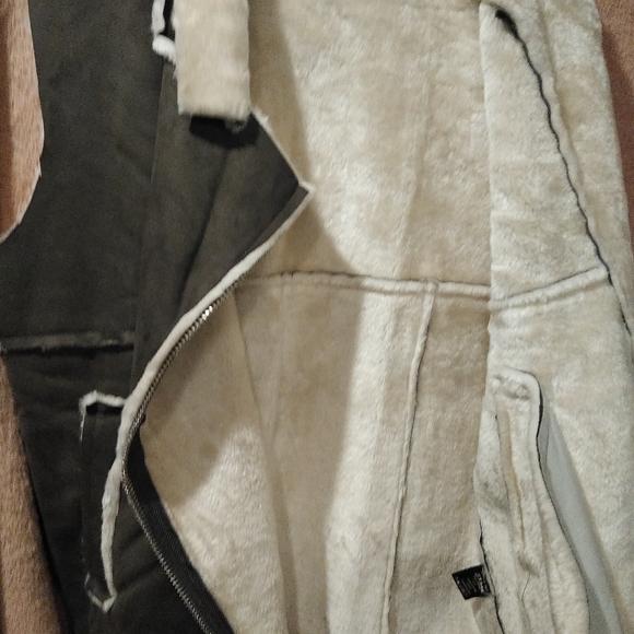 Vest - Picture 2 of 5